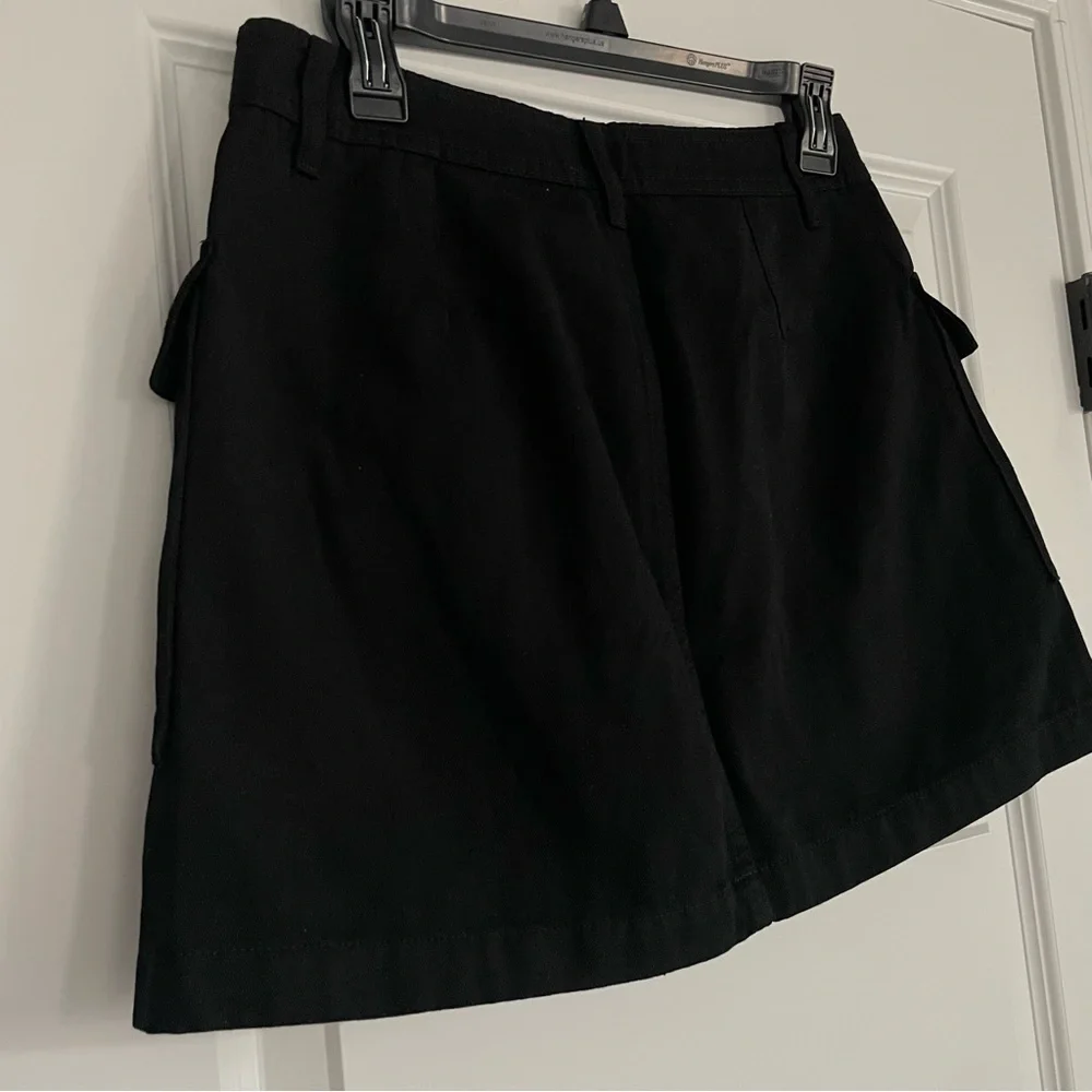 Cider Black Women's Mini Cargo Skirt Size Medium
